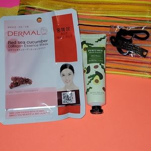 🎉🎉 Women's Essentials Bag HOST PICK